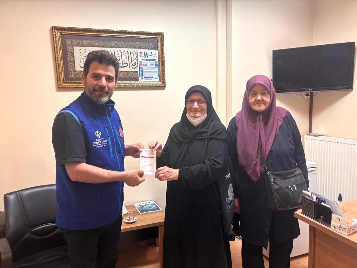 Bursa'da İşitme Engelli Vatandaş İşaret Diliyle Kurban Bağışı Yaptı Bursa'da İşitme Engelli Vatandaş İşaret Diliyle Kurban Bağışı Yaptı