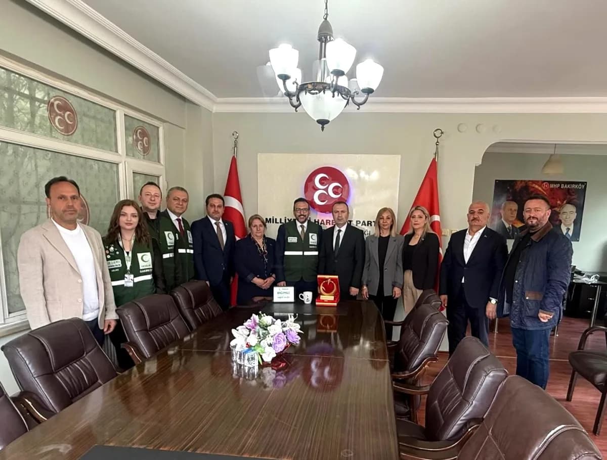 Yeşilay Bakırköy'den MHP İlçe Başkanlığı'na Nezaket Ziyareti Yeşilay Bakırköy'den MHP İlçe Başkanlığı'na Nezaket Ziyareti