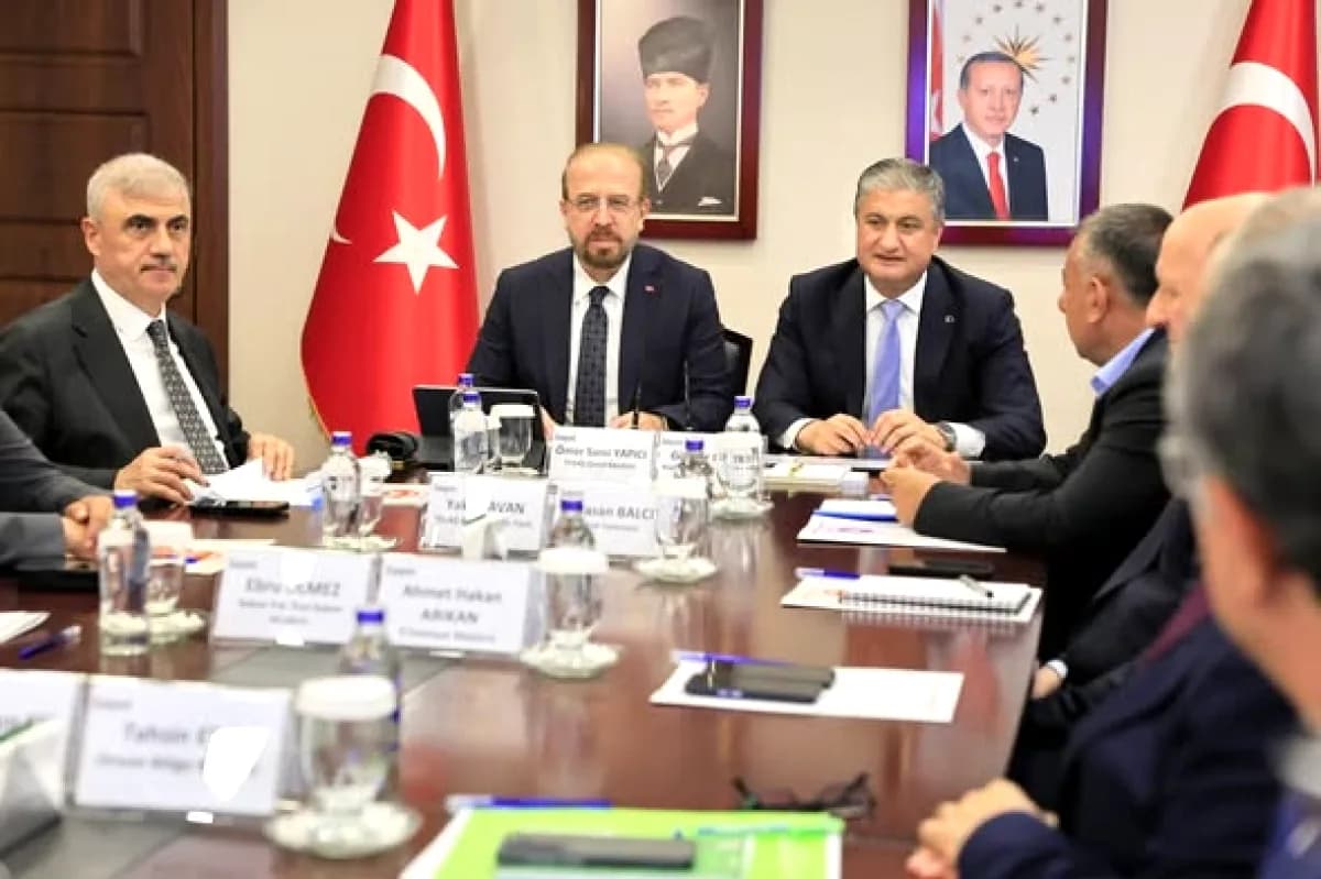 Adana'da Yangın Seferberliği: Enerji Hatları ve Orman Riski Masaya Yatırıldı Adana'da Yangın Seferberliği: Enerji Hatları ve Orman Riski Masaya Yatırıldı