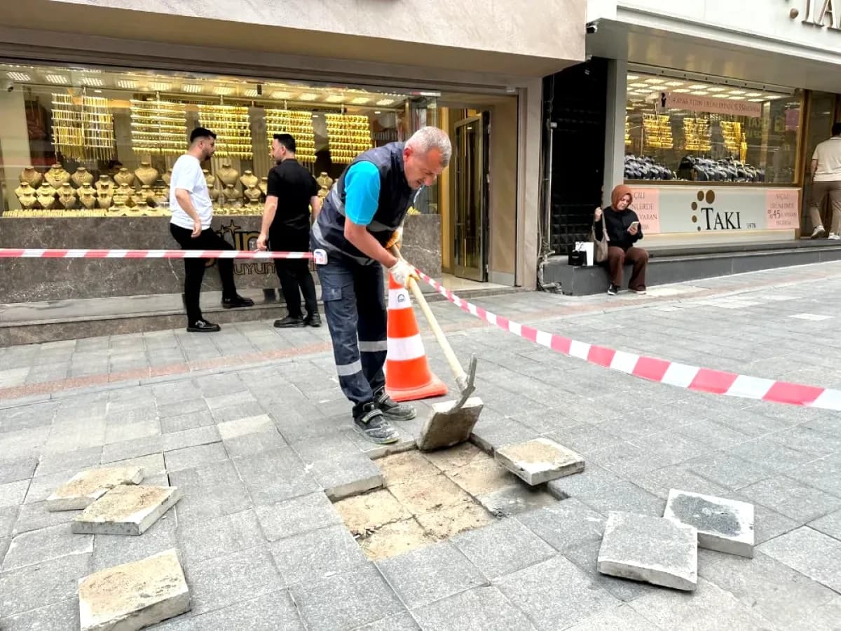 Gebze Eskiçarşı'da Parke Taşları Yenilendi: Vatandaşlar Artık Düzgün Zeminde Yürüyecek Gebze Eskiçarşı'da Parke Taşları Yenilendi: Vatandaşlar Artık Düzgün Zeminde Yürüyecek