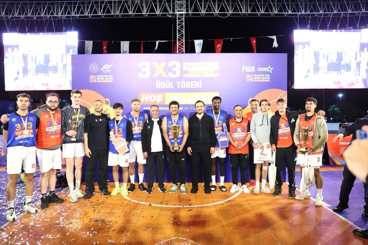 Sultangazi'de Uluslararası 3x3 Basketbol Turnuvası Coşkusu Sultangazi'de Uluslararası 3x3 Basketbol Turnuvası Coşkusu