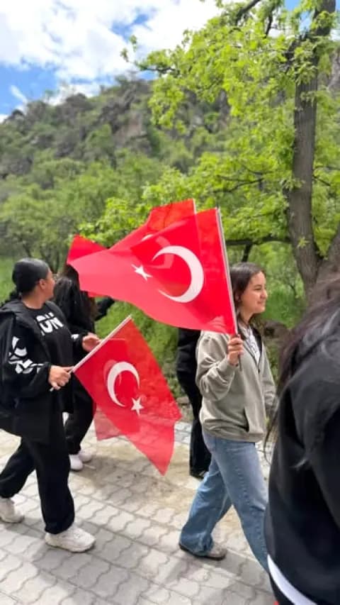 Erenköy'ün Gökyüzü Rengarenk Uçurtmalarla Renklendi Erenköy'ün Gökyüzü Rengarenk Uçurtmalarla Renklendi