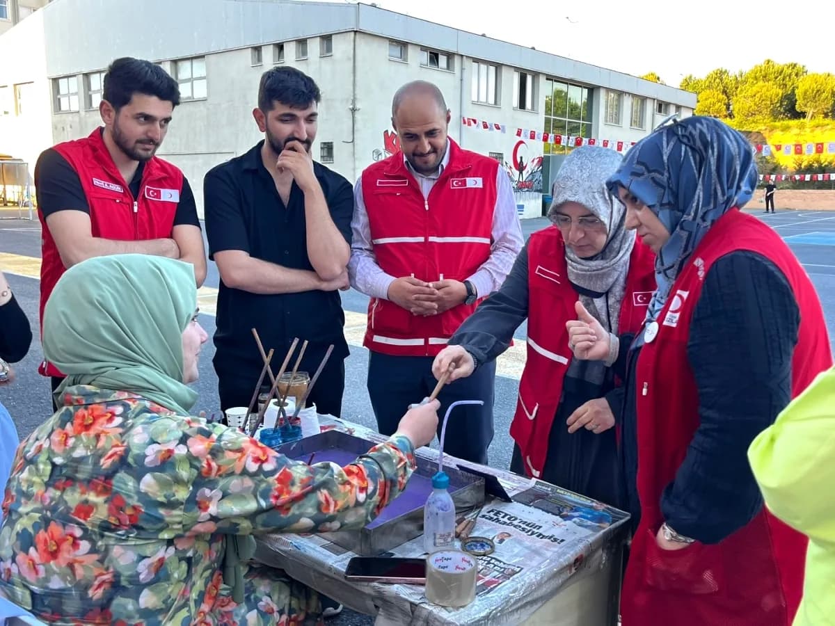Genç Kızılay İstanbul'dan 19 Mayıs Coşkusu: Sahalarda Enerji ve Dayanışma Genç Kızılay İstanbul'dan 19 Mayıs Coşkusu: Sahalarda Enerji ve Dayanışma