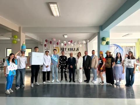 Bursa Yıldırım'da Bilim Şenliği: Öğrenci Projeleri Ziyaretçileri Cept Etti Bursa Yıldırım'da Bilim Şenliği: Öğrenci Projeleri Ziyaretçileri Cept Etti