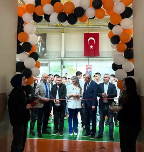 Bursa Osmangazi'de TÜBİTAK Bilim Fuarı: Öğrenciler Yetkililerle Buluştu Bursa Osmangazi'de TÜBİTAK Bilim Fuarı: Öğrenciler Yetkililerle Buluştu
