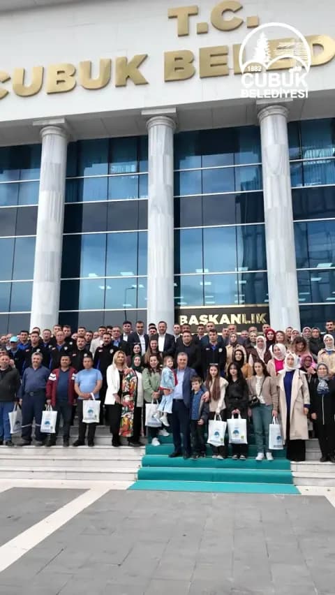 Çubuk Belediyesi'nde Bayramlaşma: Başkan Demirbaş ve İlçe Başkanı Kılıç Personelle Buluştu Çubuk Belediyesi'nde Bayramlaşma: Başkan Demirbaş ve İlçe Başkanı Kılıç Personelle Buluştu