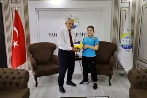 Yahyalı'da Minik Duyarlılık: Ecrin Okulunun Engelsiz Erişimi İçin Başkana Talimat Verdi Yahyalı'da Minik Duyarlılık: Ecrin Okulunun Engelsiz Erişimi İçin Başkana Talimat Verdi