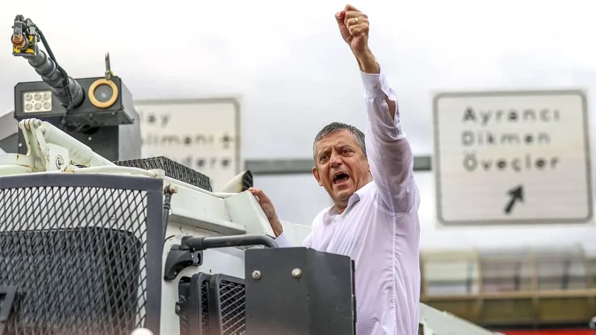 Özgür Özel: "Kazanan CHP, Kaybeden CHP'yi İsteyenlerden Arınacak" Özgür Özel: "Kazanan CHP, Kaybeden CHP'yi İsteyenlerden Arınacak"