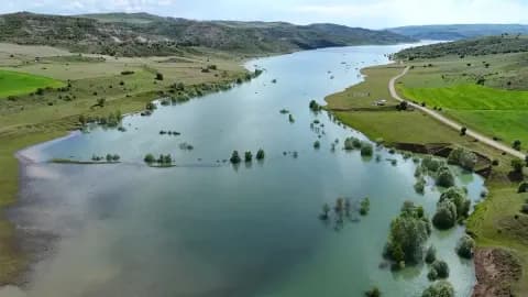 Sivas'ta 4 Eylül Barajı Taşma Noktasına Geldi: Drone Görüntüleri Etkileyici Sivas'ta 4 Eylül Barajı Taşma Noktasına Geldi: Drone Görüntüleri Etkileyici