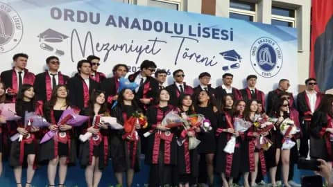 Ordu Anadolu Lisesi'nde Duygu Dolu Mezuniyet Töreni Ordu Anadolu Lisesi'nde Duygu Dolu Mezuniyet Töreni