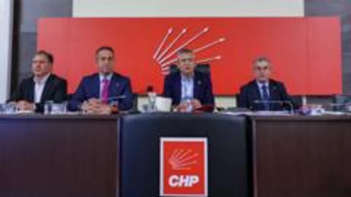 CHP'de Kritik Görev Değişimi: Başarır ve Günaydın'ın Unvanları Kaldırıldı CHP'de Kritik Görev Değişimi: Başarır ve Günaydın'ın Unvanları Kaldırıldı