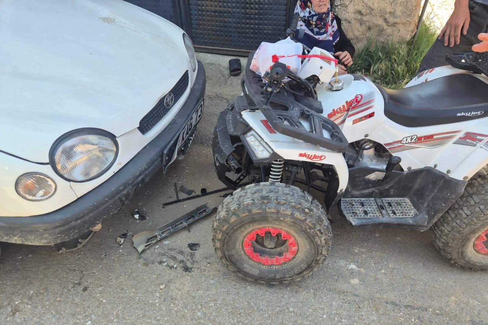 İnegöl'de ATV Kazası: 69 Yaşındaki Sürücü Park Halindeki Araca Çarptı İnegöl'de ATV Kazası: 69 Yaşındaki Sürücü Park Halindeki Araca Çarptı