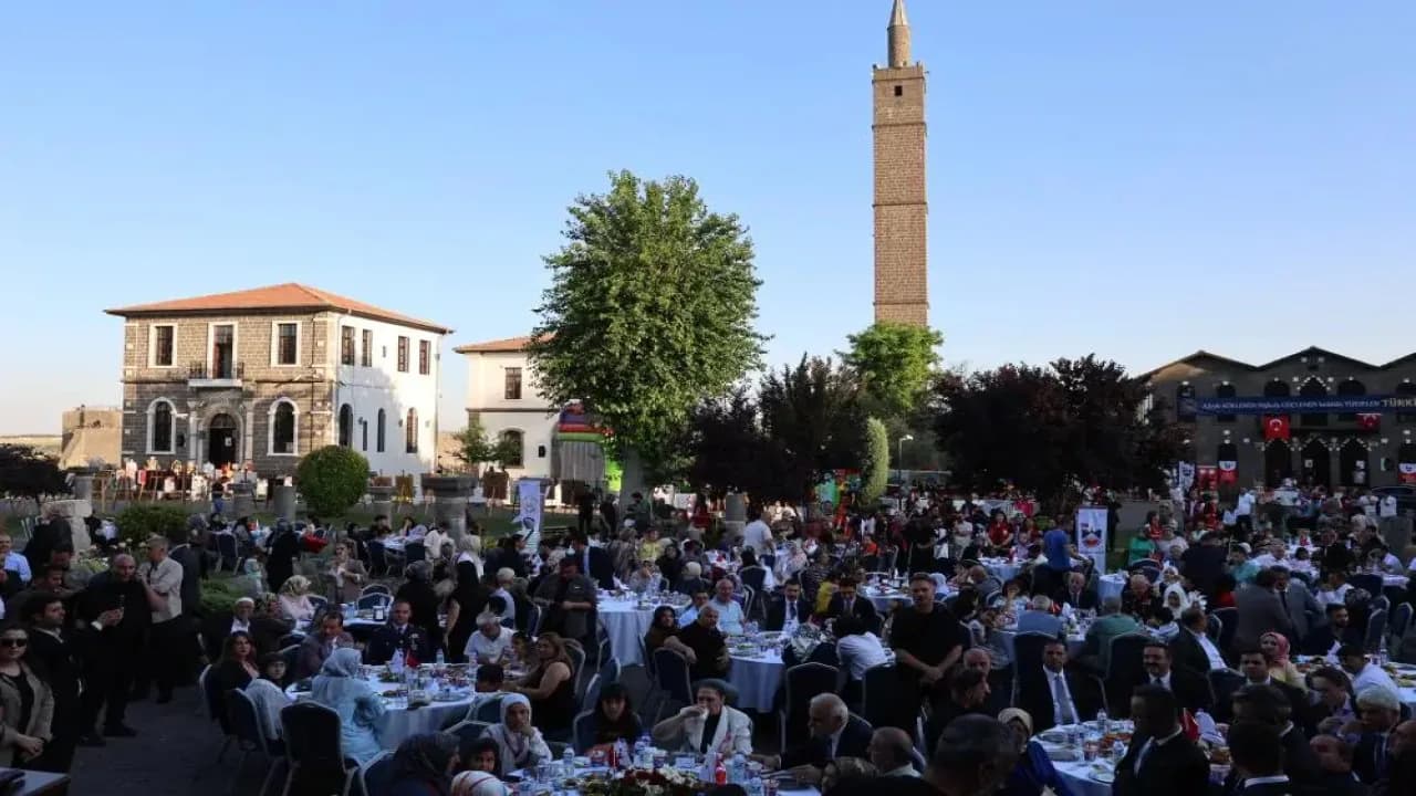 Diyarbakır'da Binlerce Anneye Destek: Toplam 828 Milyon Lira Ödeme Yapıldı Diyarbakır'da Binlerce Anneye Destek: Toplam 828 Milyon Lira Ödeme Yapıldı