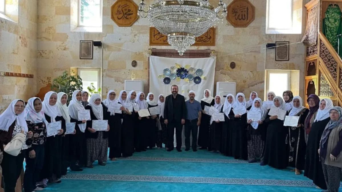 Ürgüp'te Manevi Coşku: Öğrenciler 40 Hadis Ezberini Tamamladı Ürgüp'te Manevi Coşku: Öğrenciler 40 Hadis Ezberini Tamamladı