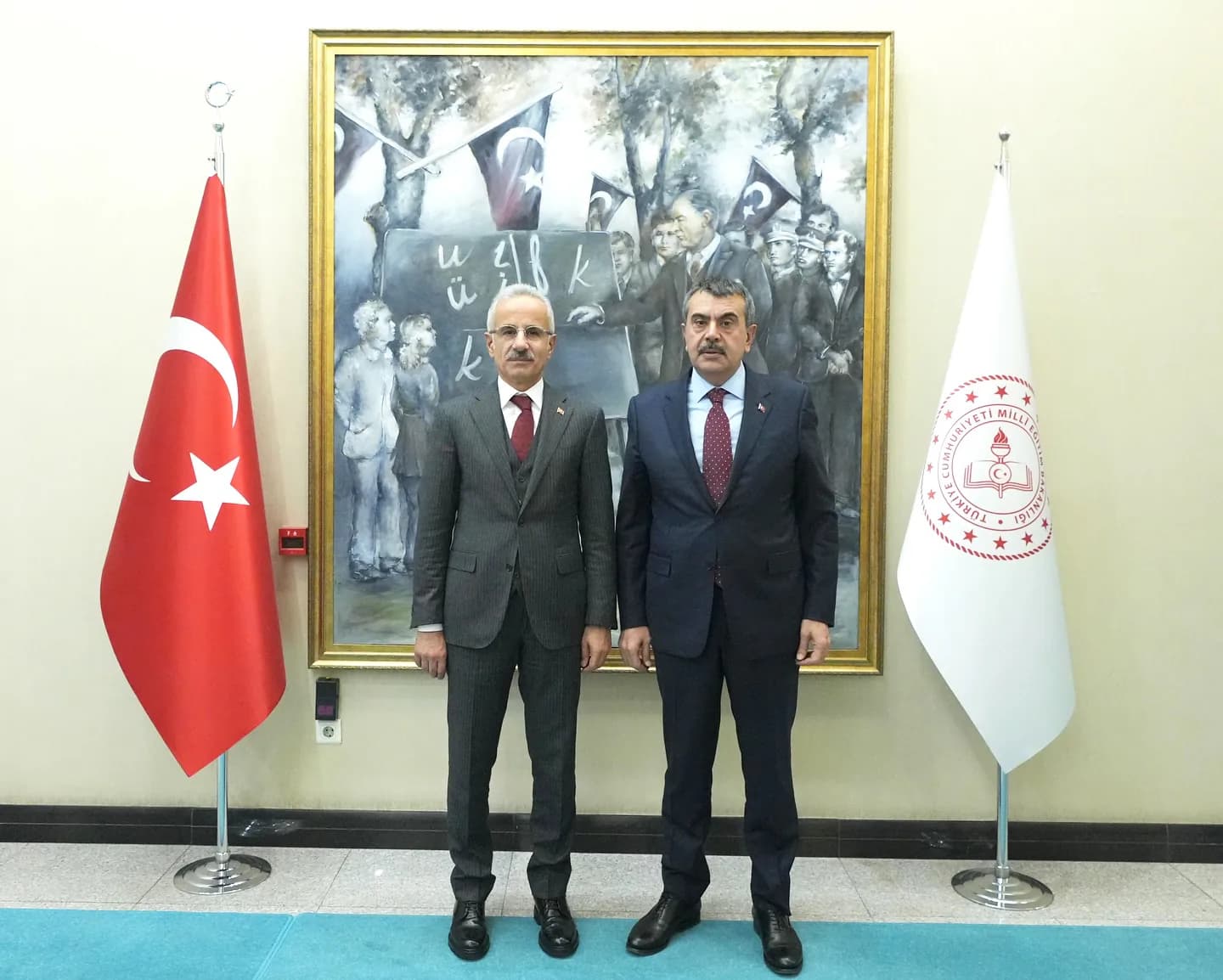 Ulaştırma ve Altyapı Bakanı Abdulkadir Uraloğlu Bakanlığında İstişarelerde Bulundu Ulaştırma ve Altyapı Bakanı Abdulkadir Uraloğlu Bakanlığında İstişarelerde Bulundu