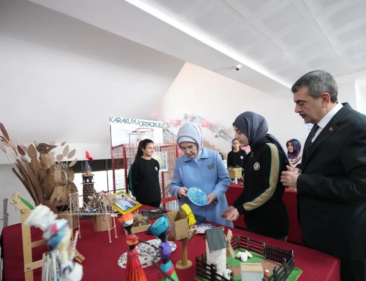 Gaziantep'te Karakuyu Ortaokulu'nun Yeni Eğitim Öğretim Yılı Kütüphanesi Açılışıyla Başladı Gaziantep'te Karakuyu Ortaokulu'nun Yeni Eğitim Öğretim Yılı Kütüphanesi Açılışıyla Başladı