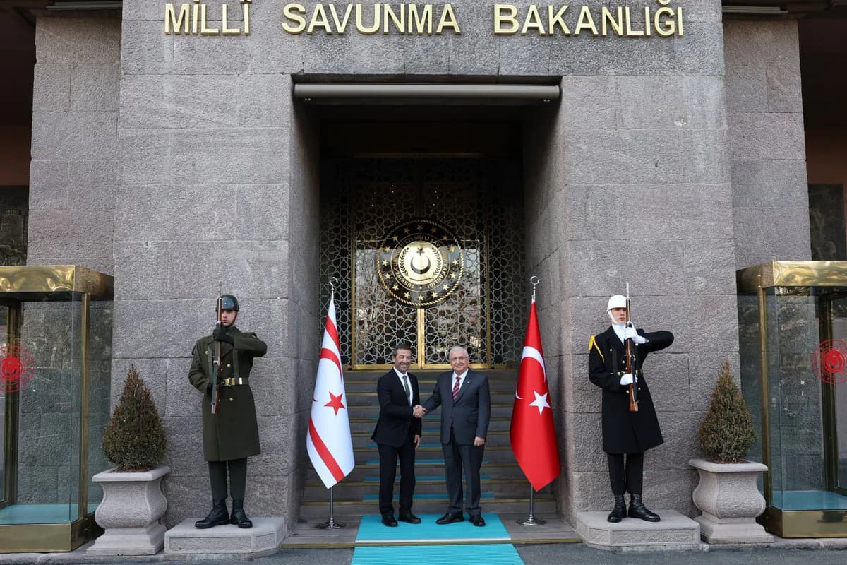 Milli Savunma Bakanı ve Kuzey Kıbrıs Türk Cumhuriyeti Dışişleri Bakanı, Ankara'da Stratejik Görüşmelere Giriyor Milli Savunma Bakanı ve Kuzey Kıbrıs Türk Cumhuriyeti Dışişleri Bakanı, Ankara'da Stratejik Görüşmelere Giriyor