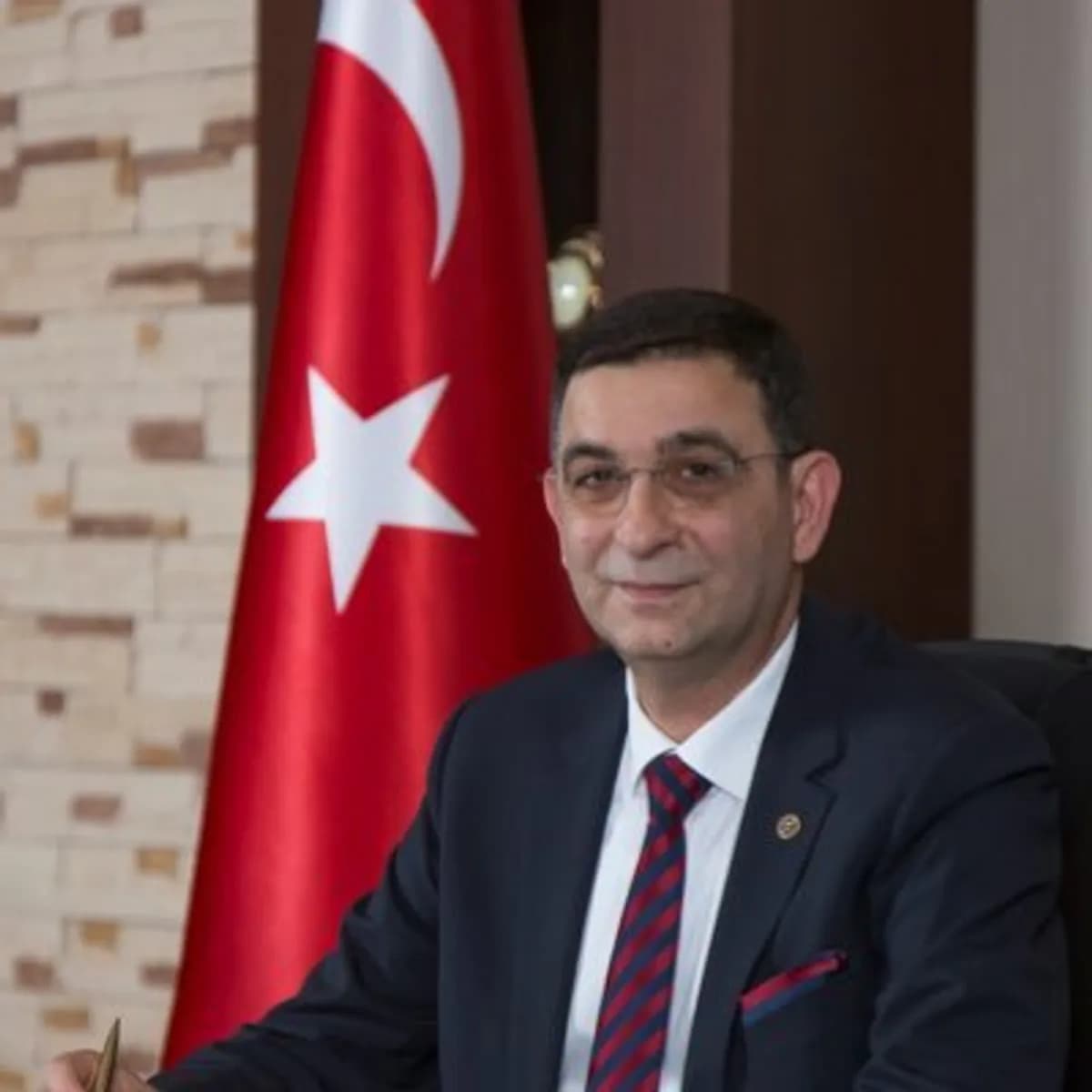 Merkez Bankası Politika Faizini Yüzde 42,5'e Çekti: Mevduat Faizlerinde Anında Etki, Ticari Kredilerde Beklentiler Devam Ediyor Merkez Bankası Politika Faizini Yüzde 42,5'e Çekti: Mevduat Faizlerinde Anında Etki, Ticari Kredilerde Beklentiler Devam Ediyor