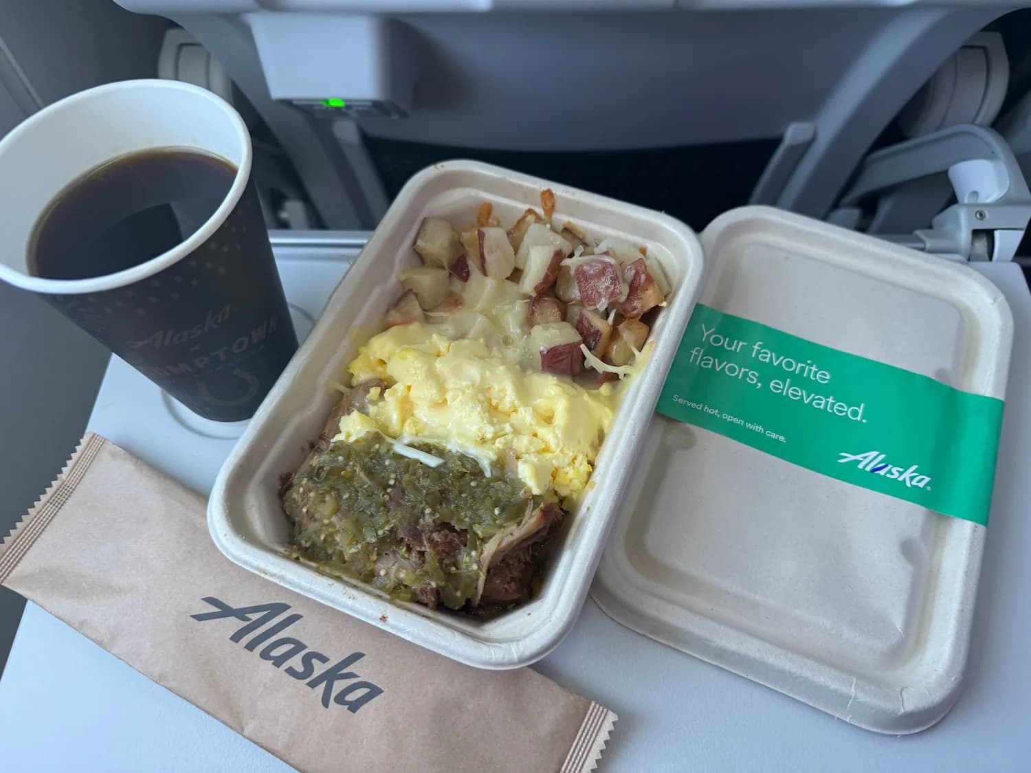 Ekonomi Sınıfında Gurme Deneyim: Alaska Airlines'ın Kahvaltı Menüsü Beğeni Topladı Ekonomi Sınıfında Gurme Deneyim: Alaska Airlines'ın Kahvaltı Menüsü Beğeni Topladı