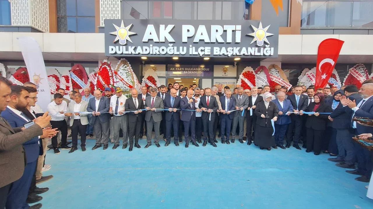 Deprem Sonrası Yeniden İnşa: AK Parti Dulkadiroğlu Hizmet Binası Açıldı Deprem Sonrası Yeniden İnşa: AK Parti Dulkadiroğlu Hizmet Binası Açıldı