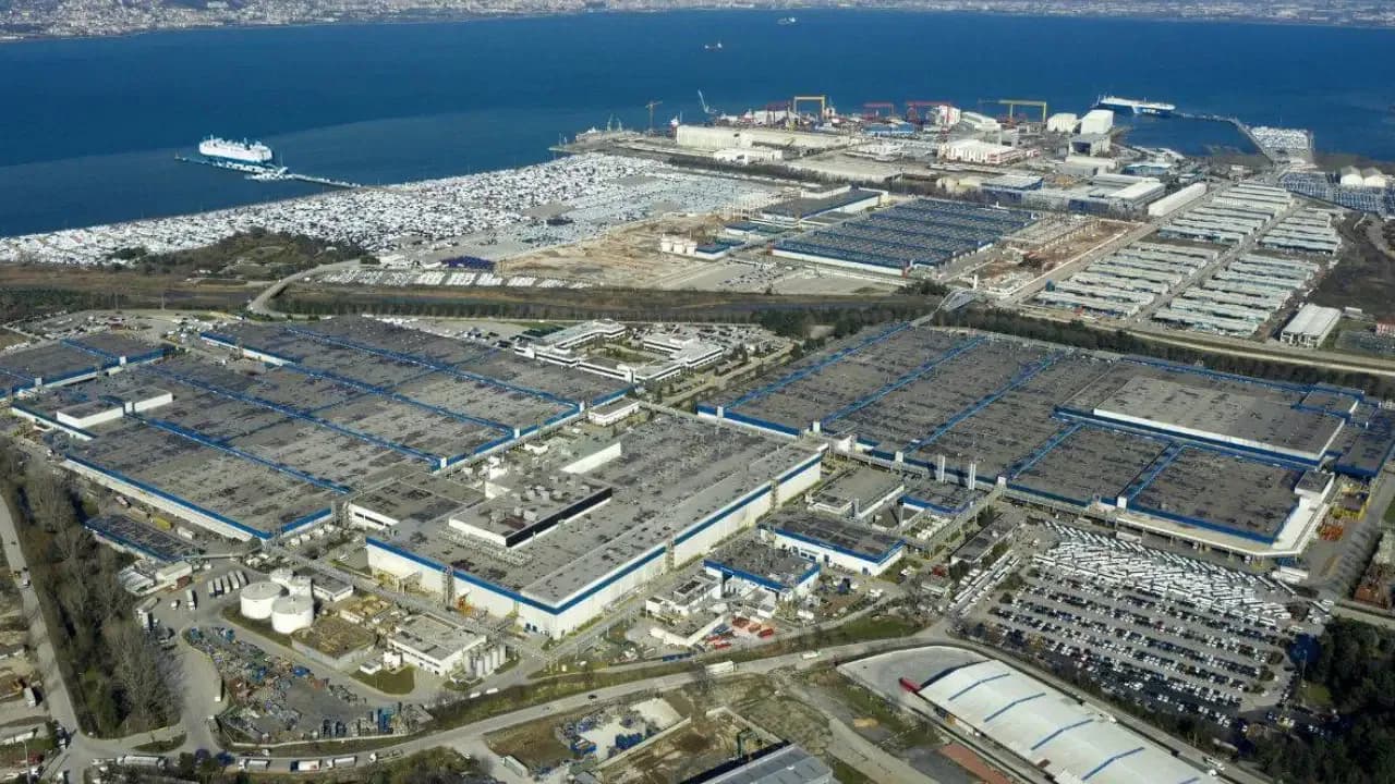 Ford Otosan Yeniköy Fabrikası'nda İş Kazası: 3 Yaralı, 1 İşçi Kritik Durumda Ford Otosan Yeniköy Fabrikası'nda İş Kazası: 3 Yaralı, 1 İşçi Kritik Durumda
