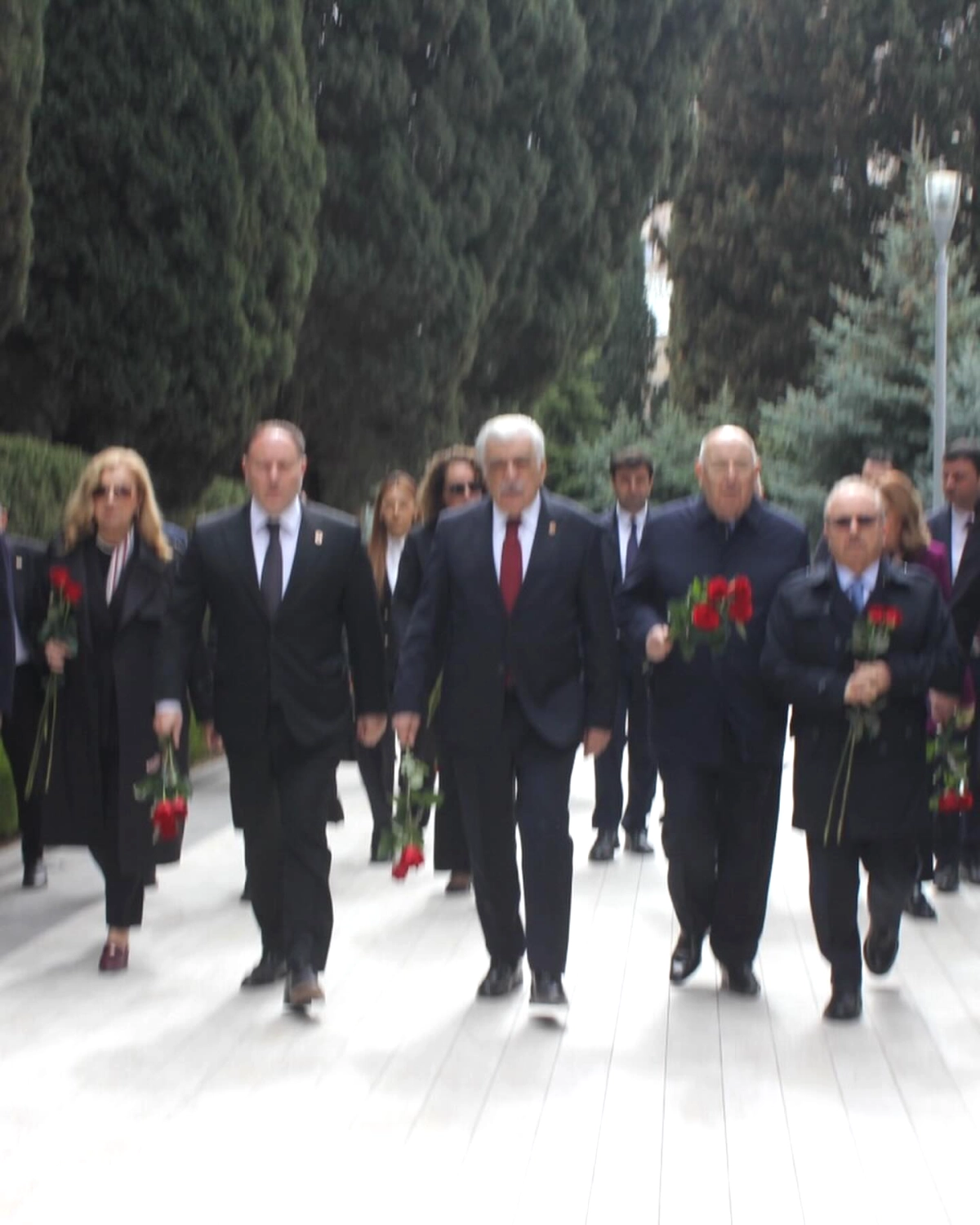 Bakü'de Haydar Aliyev'in Kabri Ziyaret Edildi