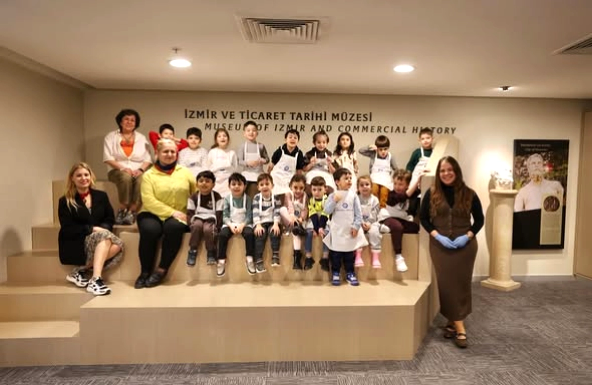 İzmir'de Minik Eller Tarihle Buluştu: Müze Atölyesi ve Kitap Hediye