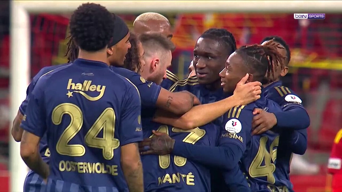 Kanté'den Ceza Sahası Dışından Şık Gol!