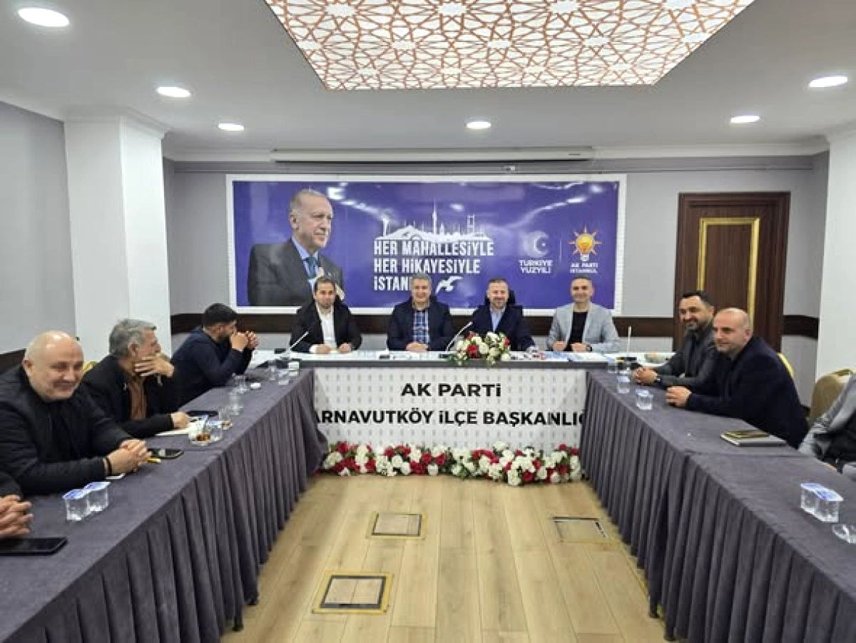 AK Parti Arnavutköy'de Mahalle Başkanlarıyla Bir Araya Geldi