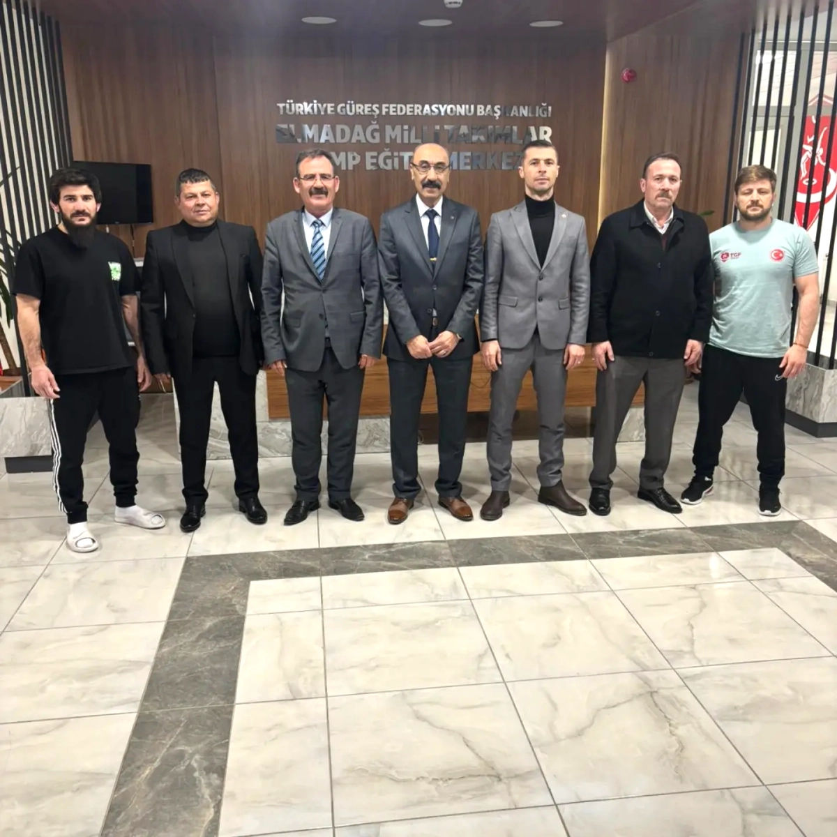 Elmadağ MHP Heyeti Milli Güreşçileri Ziyaret Etti