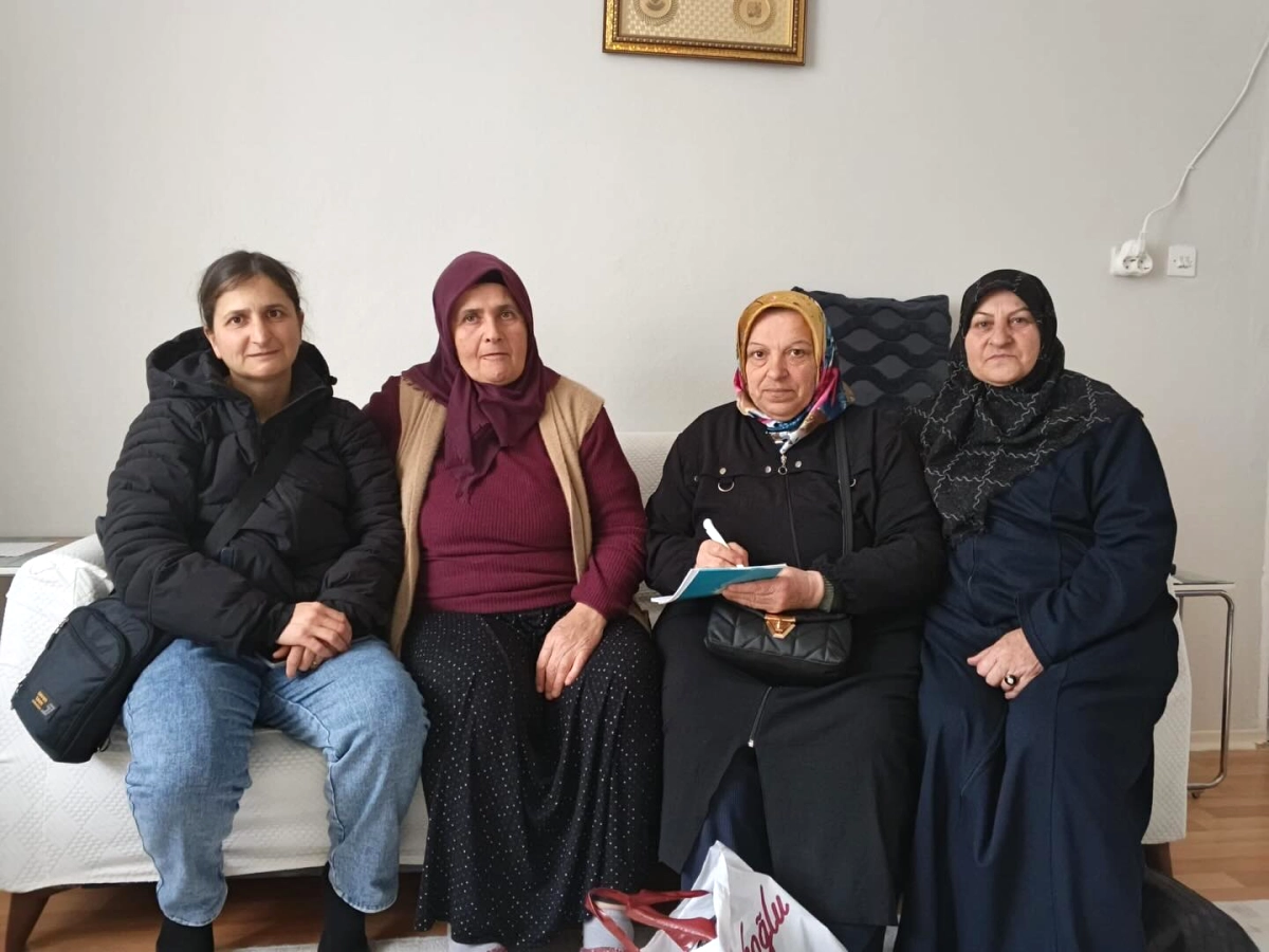 Ümraniye'de Ak Parti Kadın Kolları Hane Ziyaretleri Devam Ediyor