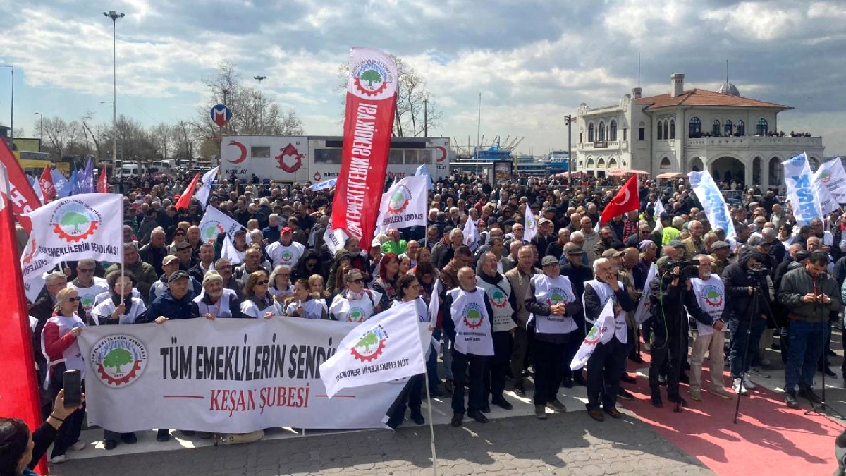 Kadıköy'de Emeklilerden 'Sefalet Düzenini Kabul Etmiyoruz' Çağrısı