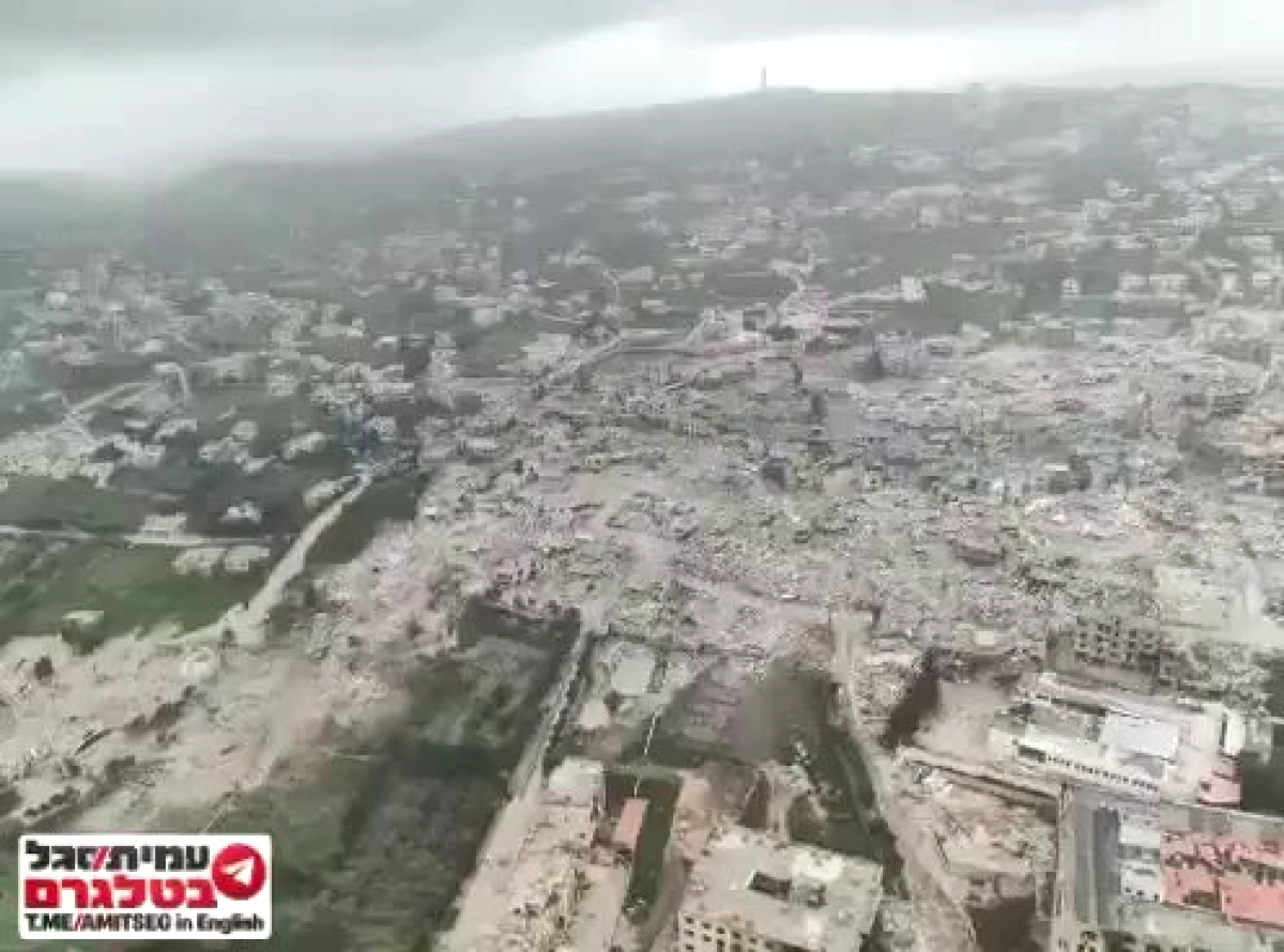 İsrail Ordusu Bint Cubeyl'de Yıkım Görüntüleri Yayınladı