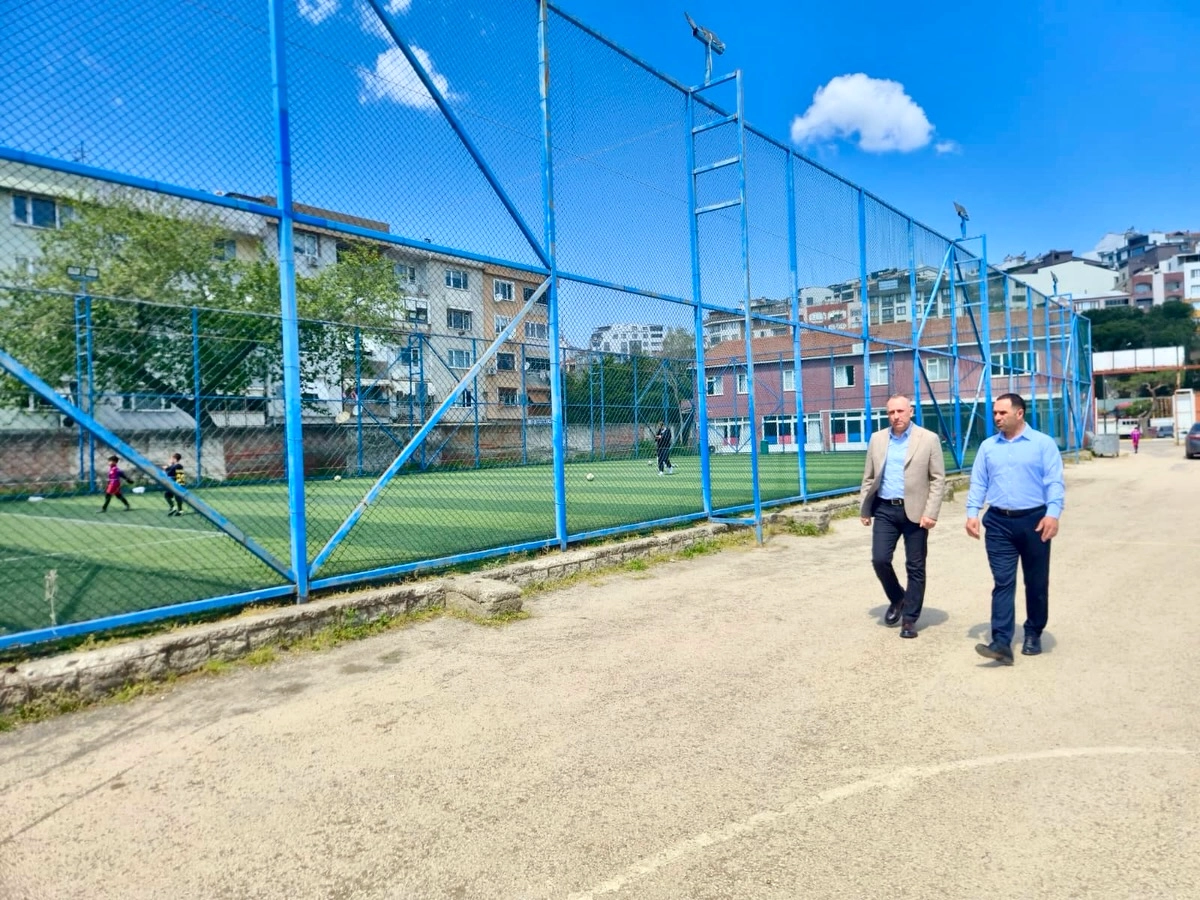 Balıkesir Gençlik Spor İl Müdürü Adem Özalp Erdek'te Genç Sporcularla Buluştu