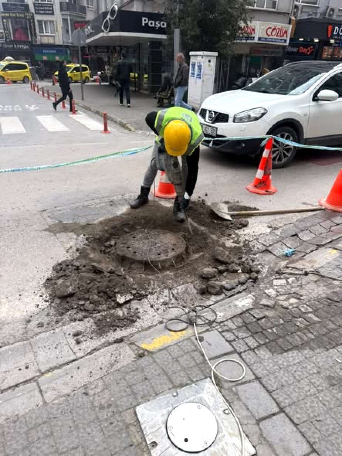 Balıkesir'de Yağmur Öncesi Kritik Hazırlık: Mazgallar Temizleniyor