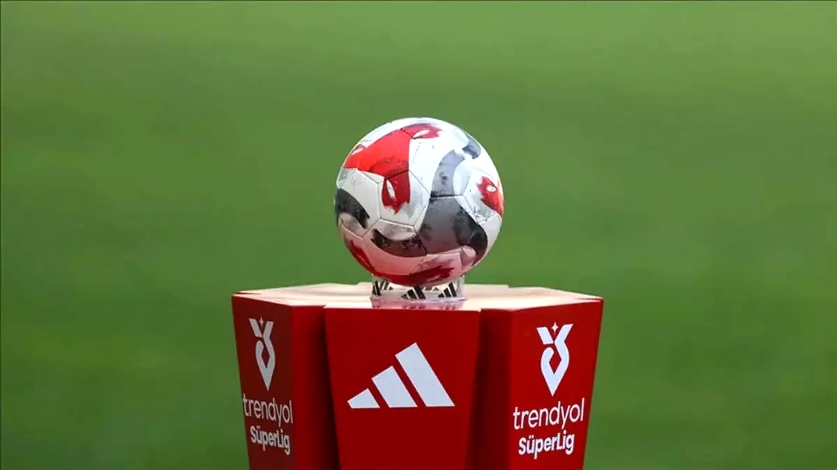 Süper Lig'de 30. Hafta: Galatasaray Lider, Fenerbahçe ve Beşiktaş Puan Kaybetti