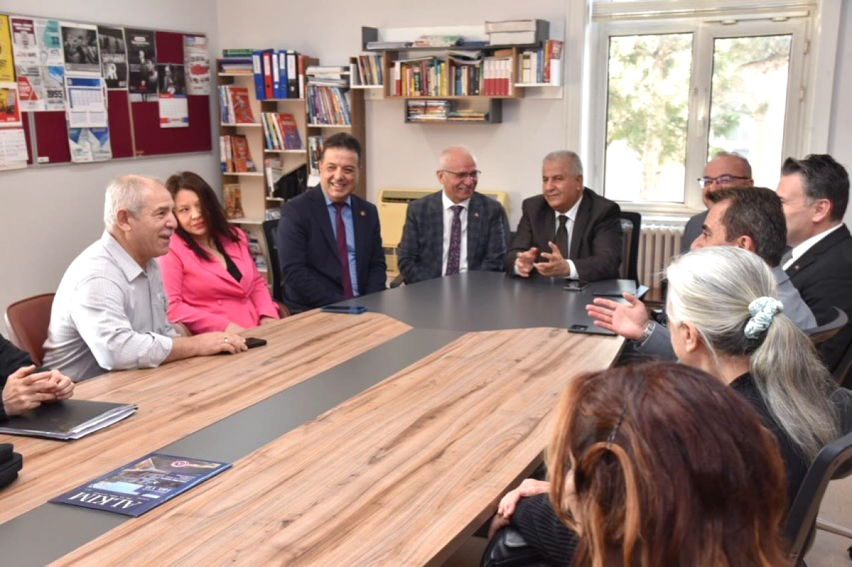 Balıkesir'de Tarihi Lise Ziyareti: Eğitim İstişaresi Yapıldı