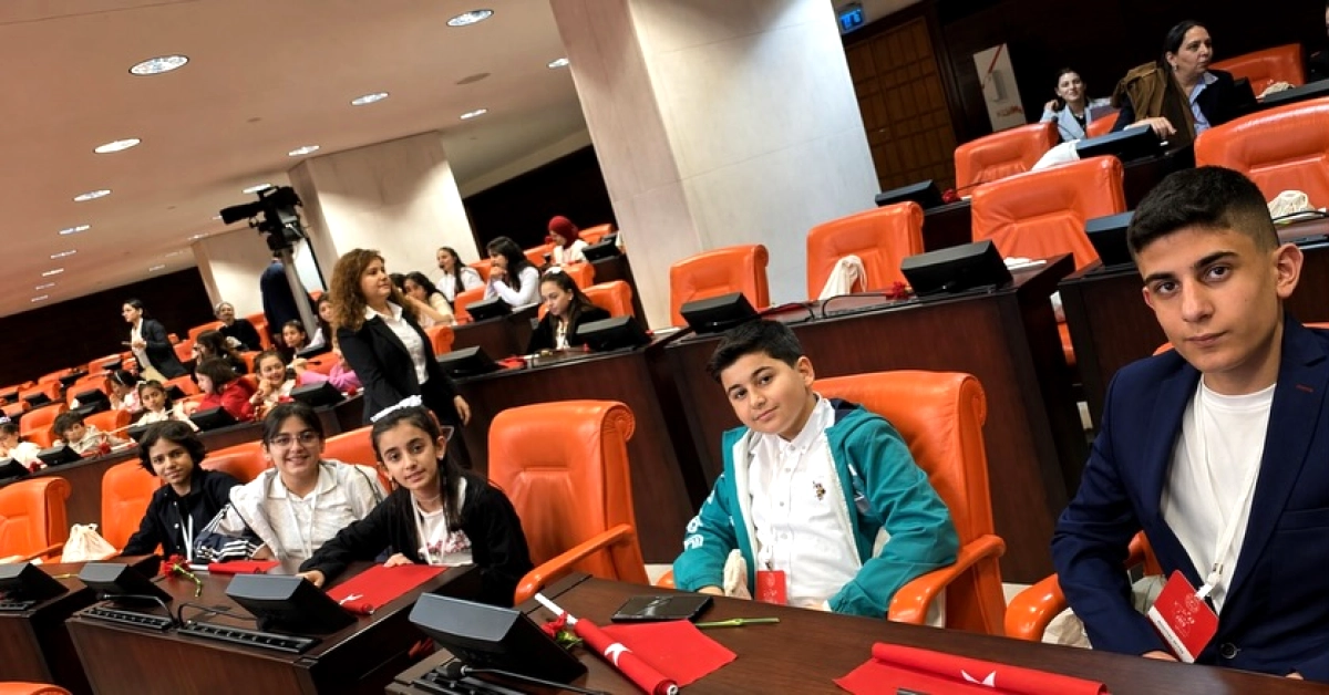 Yalova'dan Nehir Onat, TBMM Çocuk Özel Oturumu'nda İlini Temsil Etti