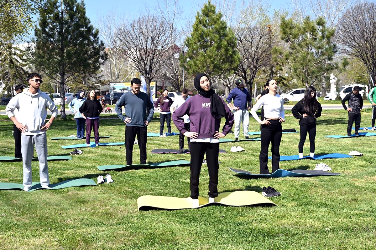 AKÜ'de Yaşam Boyu Spor Etkinliği Başladı: Her Yaştan Katılımcı Heyecanı