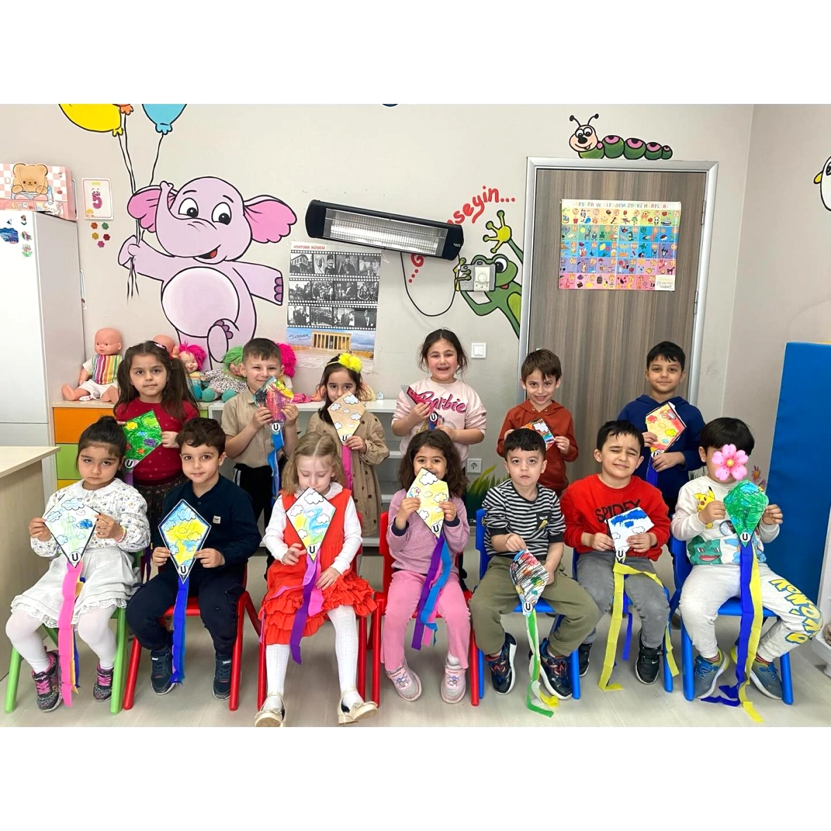 Pendik AÇEM Minikleri U Sesini Öğrendi, Uçurtma Yaptılar