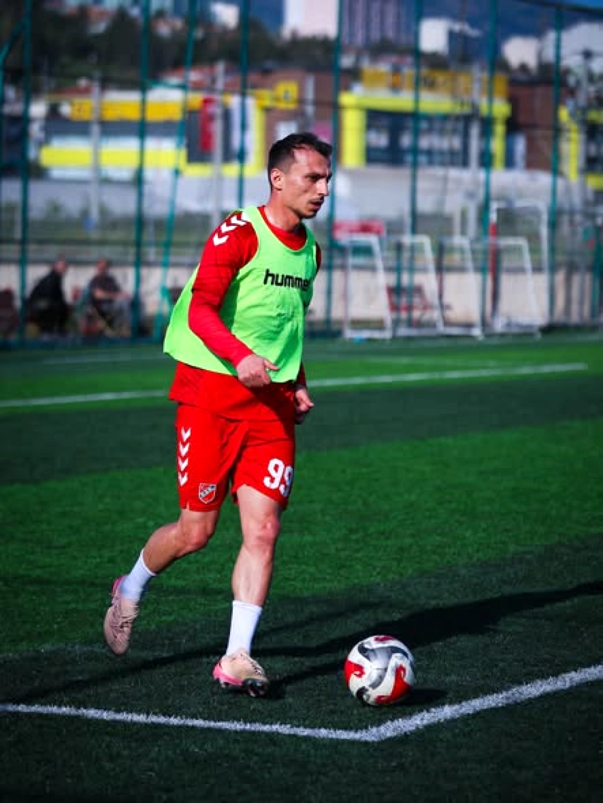 Karşıyaka, Ayvalıkgücü Maçına Suni Çimde Hazırlanıyor