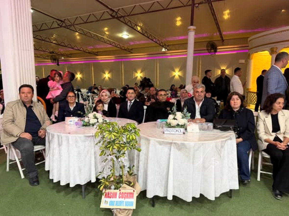 Kiraz'da Miniklerin Yıl Sonu Gösterisi Coşkuyla Kutlandı