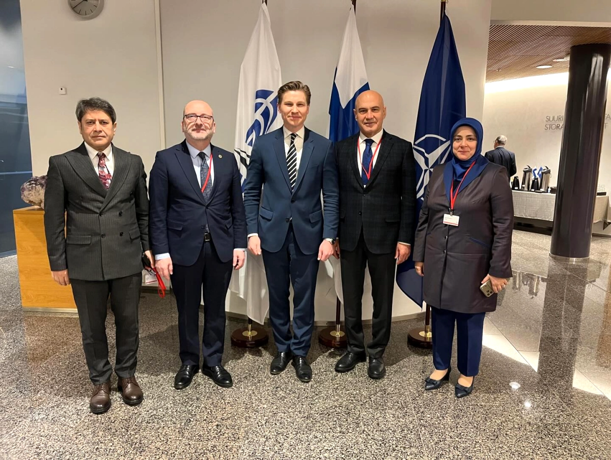 AK Partili Işık Ercan Finlandiya Savunma Bakanı ile Helsinki'de Görüştü