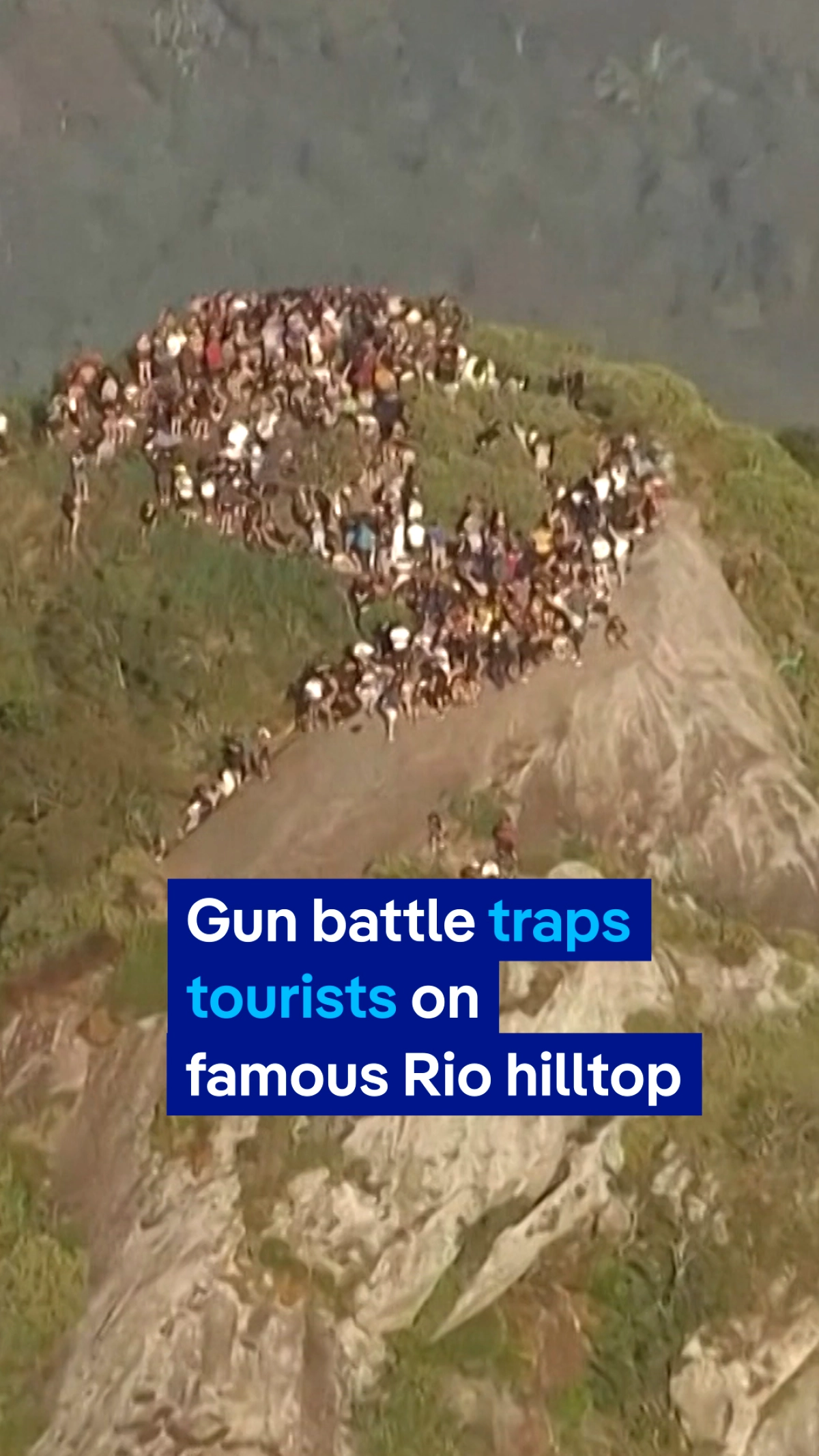 Rio'da Polis Operasyonu: Turistler Seyir Tepesinde Mahsur Kaldı