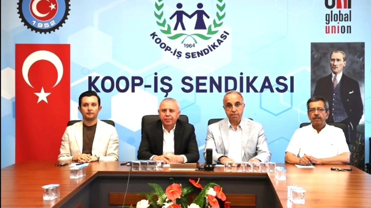 KOOP İŞ'ten Kritik Uyarı: AVM ve Perakendede Çalışma Koşulları Kötüleşiyor