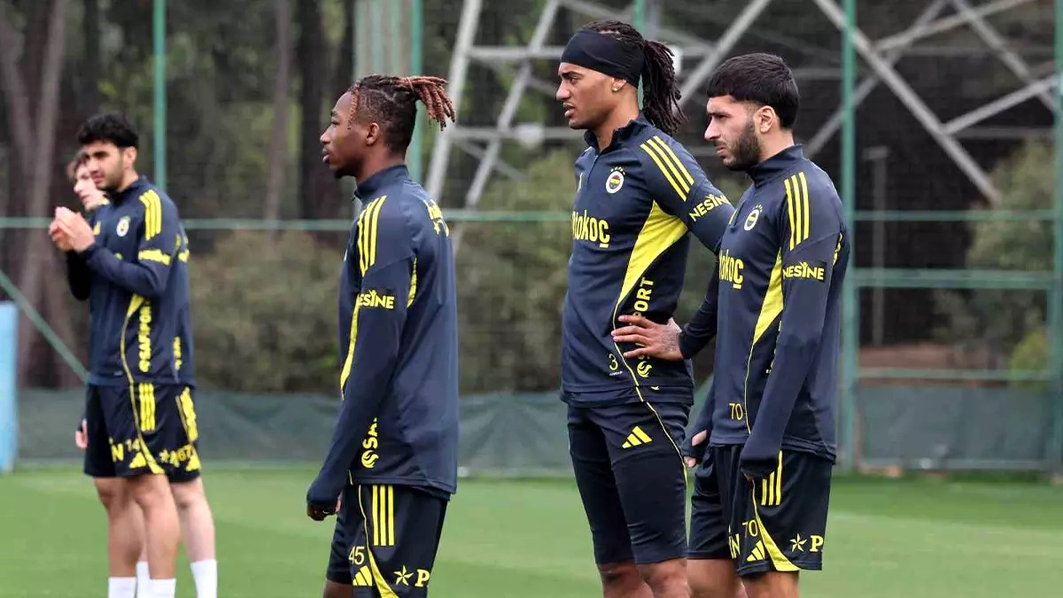 Fenerbahçe, Galatasaray Derbisi Hazırlıklarına Başladı: İki Gruplu Çalışma