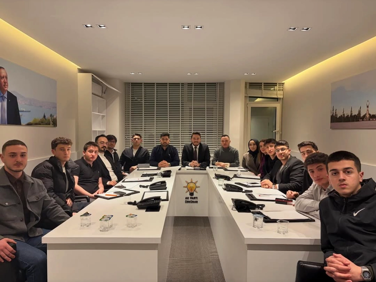 AK Parti Üsküdar Gençlik Kolları Mahalle Başkanlarıyla Buluştu