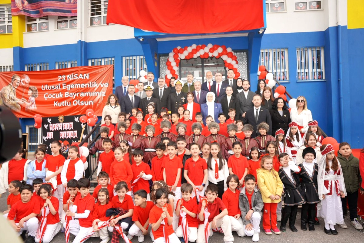 Kartal'da 23 Nisan Coşkusu: İhsan Bayrakçı İlkokulu'nda Anlamlı Kutlama
