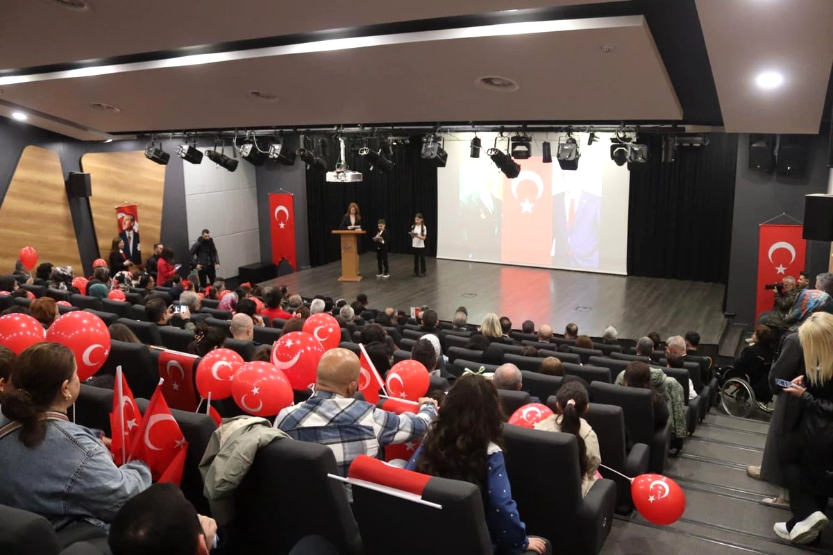Beykoz'da 23 Nisan Coşkusu: Minikler Sahne Aldı, Ödüller Verildi