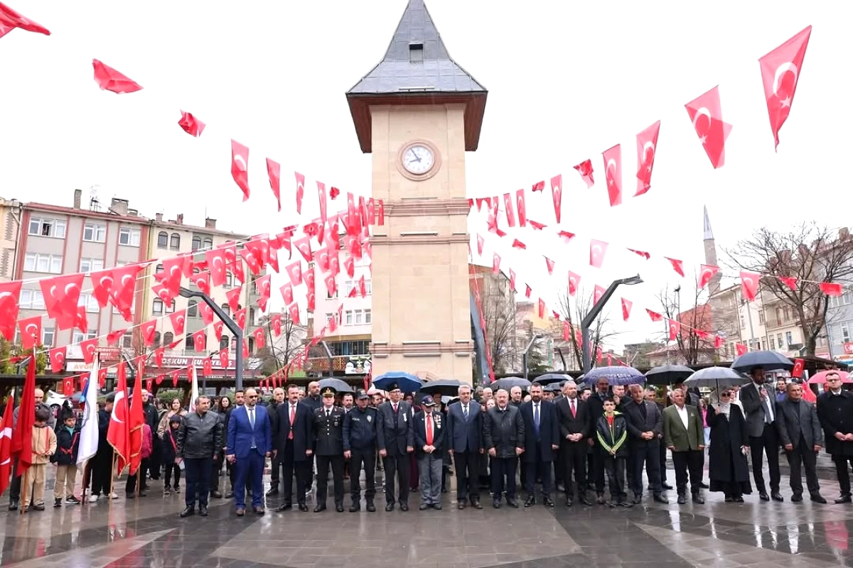 Akyurt'ta 23 Nisan Coşkusu: Cumhuriyet Meydanı'nda Çelenk Töreni
